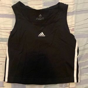 A crop to addidas for women colour black